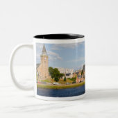 Skyline and river of quaint town of Inverness Tweekleurige Koffiemok (Links)