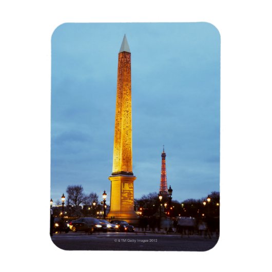 Skyline at dusk of 'Place de la Concorde' with Magneet (Verticaal)