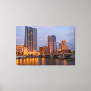 Skyline bij schemering, aan de Grand River 2 Canvas Afdruk