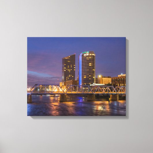 Skyline bij schemering, aan de Grand River Canvas Afdruk (Voorkant)