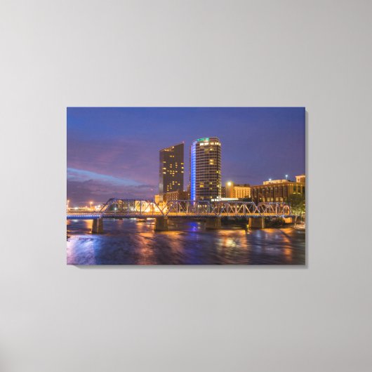 Skyline bij schemering, aan de Grand River Canvas Afdruk (Voorkant)