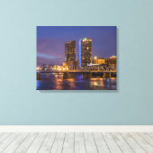 Skyline bij schemering, aan de Grand River Canvas Afdruk (Insitu (Houten vloer))