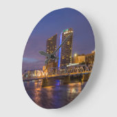 Skyline bij schemering, aan de Grand River Grote Klok (Hoek)