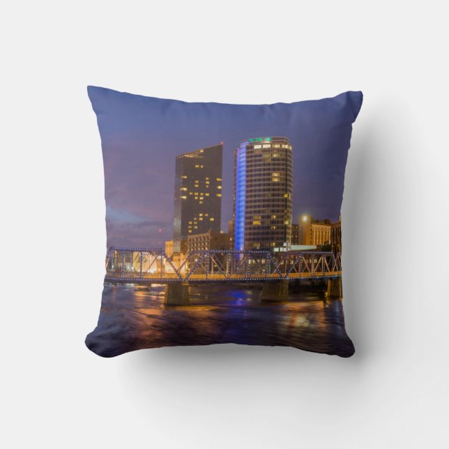 Skyline bij schemering, aan de Grand River Kussen (Voorkant)