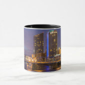 Skyline bij schemering, aan de Grand River Mok (Midden)