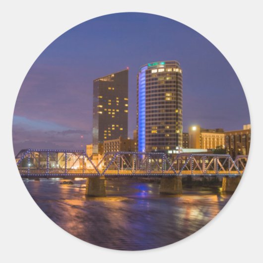 Skyline bij schemering, aan de Grand River Ronde Sticker (Voorkant)
