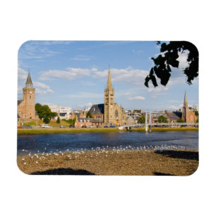 Skyline en rivier van het schilderachtige stadje I Magneet