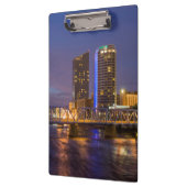 Skyline in Dusk, op de Grote rivier Klembord (Links)