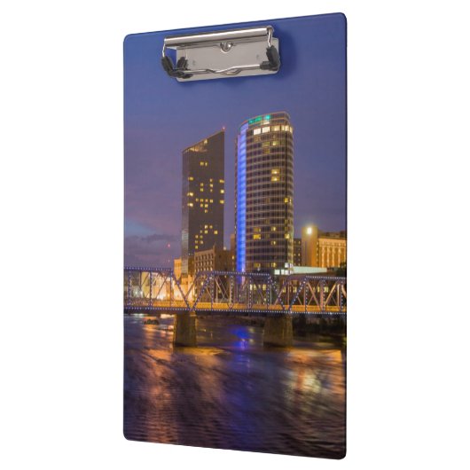 Skyline in Dusk, op de Grote rivier Klembord (Links)