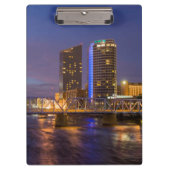 Skyline in Dusk, op de Grote rivier Klembord (Voorkant)