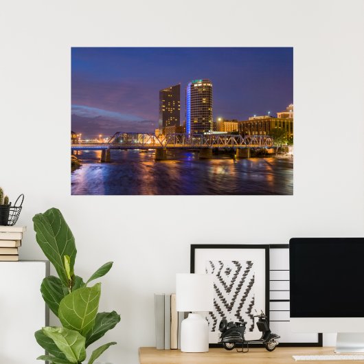 Skyline in Dusk, op de Grote rivier Poster (Thuiskantoor)