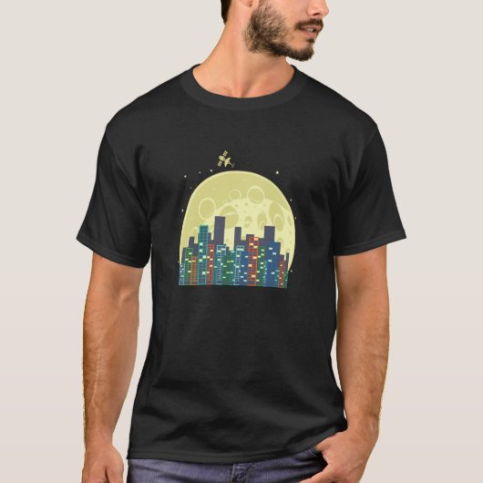 Skyline in front of Moon and Satellite Building Ci T-shirt (Voorkant)
