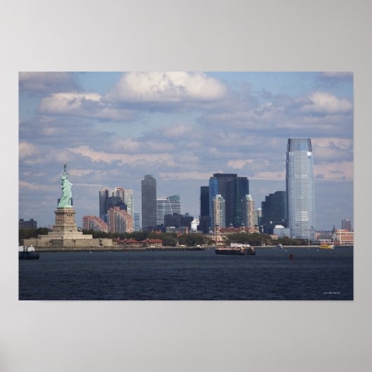 Skyline met Vrijheidsstandbeeld Poster (Voorkant)