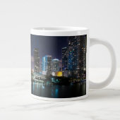 Skyline of Miami city with bridge at night Grote Koffiekop (Rechts)