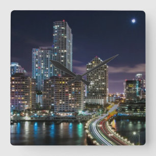 Skyline of Miami city with bridge at night Vierkante Klok