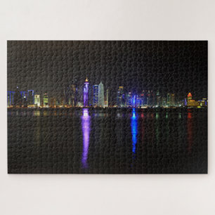 Skyline of verlimined Doha, Qatar 's nachts Legpuzzel