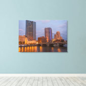 Skyline te Dusk, op de Grote rivier 2 Canvas Afdruk (Insitu (Houten vloer))