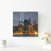 Skyline uitzicht of city in night. vierkante klok (Huis)