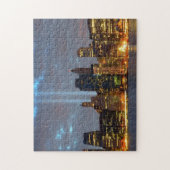 Skyline uitzicht van de stad in de nacht. legpuzzel (Verticaal)
