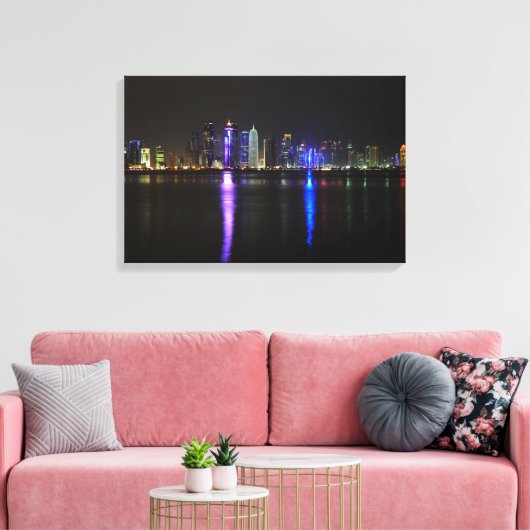 Skyline van Doha, Qatar bij nacht canvas print (Insitu (Woonkamer))