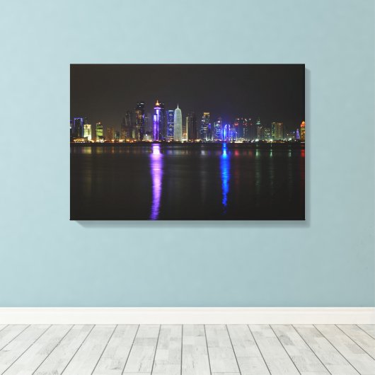 Skyline van Doha, Qatar bij nacht canvas print (Insitu (Houten vloer))