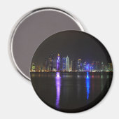 Skyline van Doha, Qatar bij nacht ronde magneet (Voorkant / Achterkant)