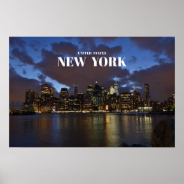 Skyline van Manhattan bij nacht - New York Poster