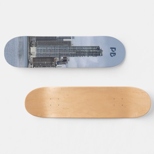 Skyscraper met je initialen persoonlijk skateboard (Horizontaal)