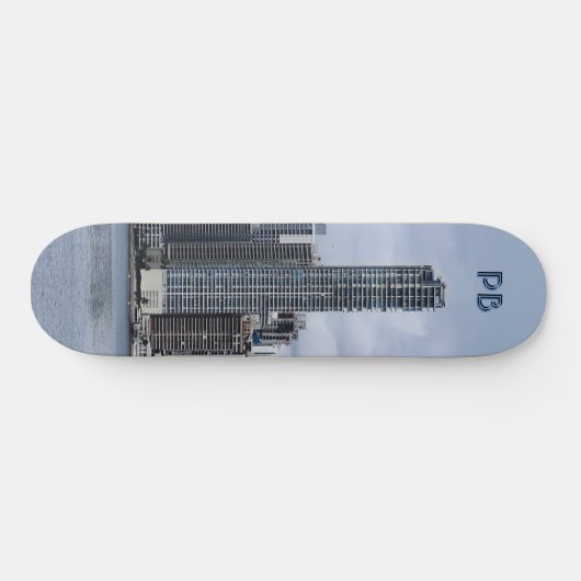 Skyscraper met je initialen persoonlijk skateboard (Horizontaal)