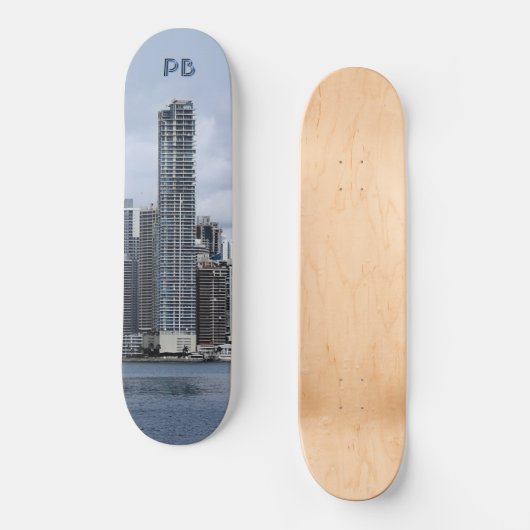 Skyscraper met je initialen persoonlijk skateboard (Voorkant)