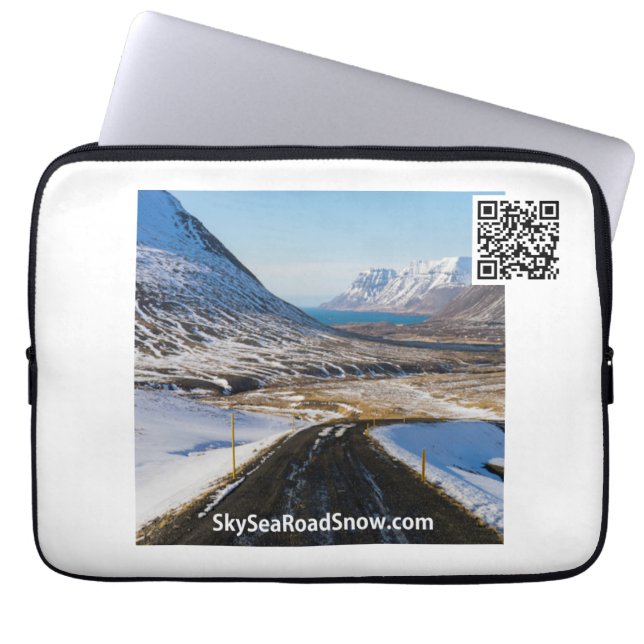 SkySeaRoadSnow - laptophoes van 13 inch Laptop Sleeve (Voorkant)
