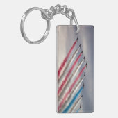 Skyward Glory: Patriotic Flyover Keychain (Voorkant Links)