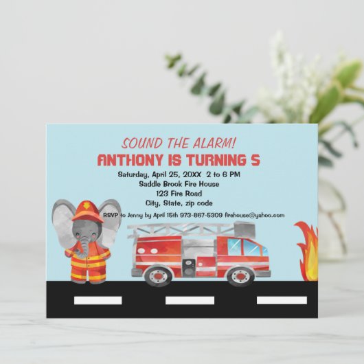 Sla alarm! Verjaardagsuitnodiging brandweerman Kaart (Staand voorkant)