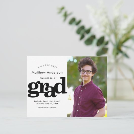 Sla datum afstuderen foto zwarte witte typografie uitnodiging briefkaart (Staand voorkant)