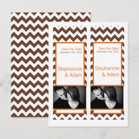 Sla de datum boek Mark Favors Brown Orange Chevron Aankondigingskaart (Voorkant / Achterkant)