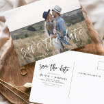 Sla de datum Boho minimalistische foto modern op Briefkaart<br><div class="desc">Leg de essentie van je liefdesverhaal vast met ons Save the Date Boho Minimalist Photo Modern Briefkaart. Dit briefkaart is een mix van hedendaags minimalisme en bohemien charme, waardoor het de perfecte keuze is voor het aankondigen van uw aanstaande bruiloft. Met uw gekoesterde verlovingen foto, wordt dit briefkaart een tastbare...</div>