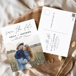 Sla de datum Boho minimalistische foto modern op Briefkaart<br><div class="desc">Leg de essentie van je liefdesverhaal vast met ons Save the Date Boho Minimalist Photo Modern Briefkaart. Dit briefkaart is een mix van hedendaags minimalisme en bohemien charme, waardoor het de perfecte keuze is voor het aankondigen van uw aanstaande bruiloft. Met uw gekoesterde verlovingen foto, wordt dit briefkaart een tastbare...</div>