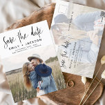 Sla de datum Boho minimalistische foto modern op Briefkaart<br><div class="desc">Leg de essentie van je liefdesverhaal vast met ons Save the Date Boho Minimalist Photo Modern Briefkaart. Dit briefkaart is een mix van hedendaags minimalisme en bohemien charme, waardoor het de perfecte keuze is voor het aankondigen van uw aanstaande bruiloft. Met uw gekoesterde verlovingen foto, wordt dit briefkaart een tastbare...</div>