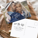 Sla de datum Boho minimalistische foto modern op Briefkaart<br><div class="desc">Leg de essentie van je liefdesverhaal vast met ons Save the Date Boho Minimalist Photo Modern Briefkaart. Dit briefkaart is een mix van hedendaags minimalisme en bohemien charme, waardoor het de perfecte keuze is voor het aankondigen van uw aanstaande bruiloft. Met uw gekoesterde verlovingen foto, wordt dit briefkaart een tastbare...</div>
