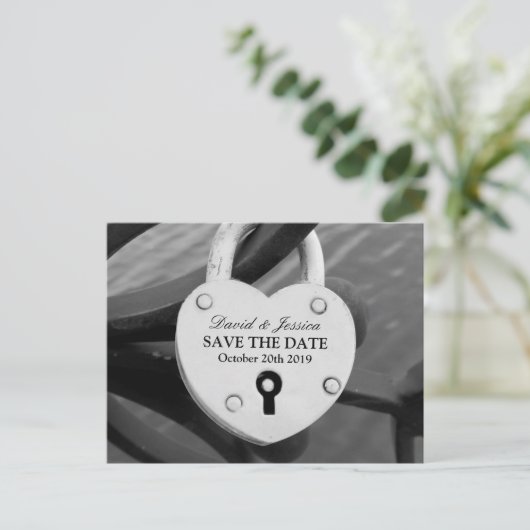 Sla de datum bruiloft briefkaart | Hart liefde slo (Staand voorkant)