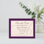 Sla de datum Elegant Monogram Paarse Briefkaart (Staand voorkant)