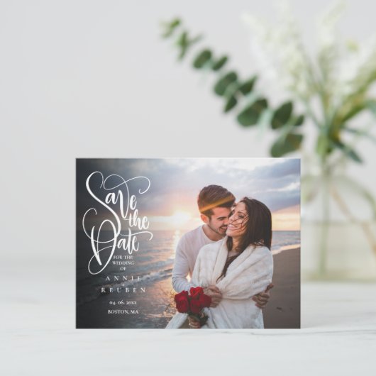 Sla de datum Elegant Script Photo QR Code op Briefkaart (Staand voorkant)