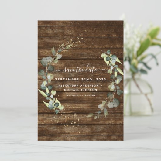 Sla de datum Eucalyptus groen rustiek hout Save The Date (Staand voorkant)