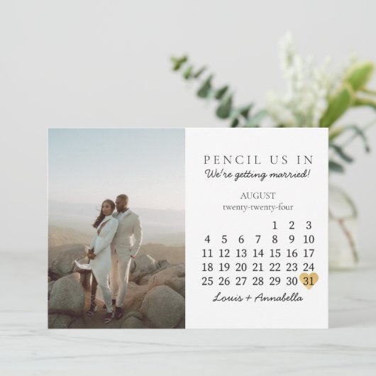 Sla de Datum Kalender Augustus 2024 Maand Chic op Kaart (Staand voorkant)