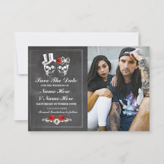 Sla de datum krijt schedels fotokaart Gothic Save The Date (Voorkant)