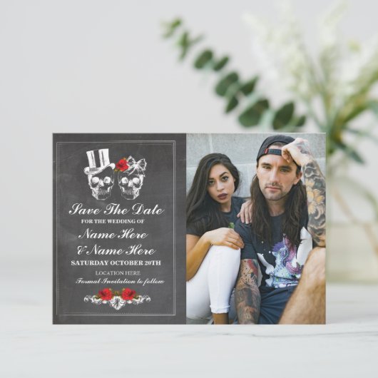 Sla de datum krijt schedels fotokaart Gothic Save The Date (Staand voorkant)