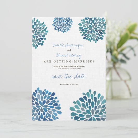 Sla de datum Linen Blue Waterverf Dahlias op Save The Date (Staand voorkant)