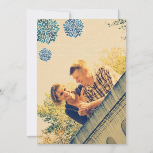 Sla de datum Linen Blue Waterverf Dahlias op Save The Date (Achterkant)