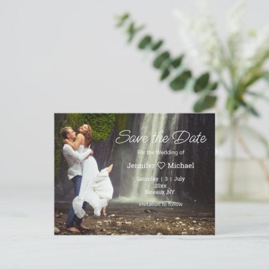 Sla de datum minimalistisch script QR code foto ch Aankondigingskaart (Staand voorkant)