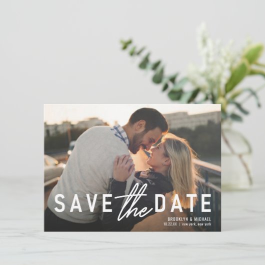 Sla de datum op Bold Statement Trouwaankondiging Kaart (Staand voorkant)